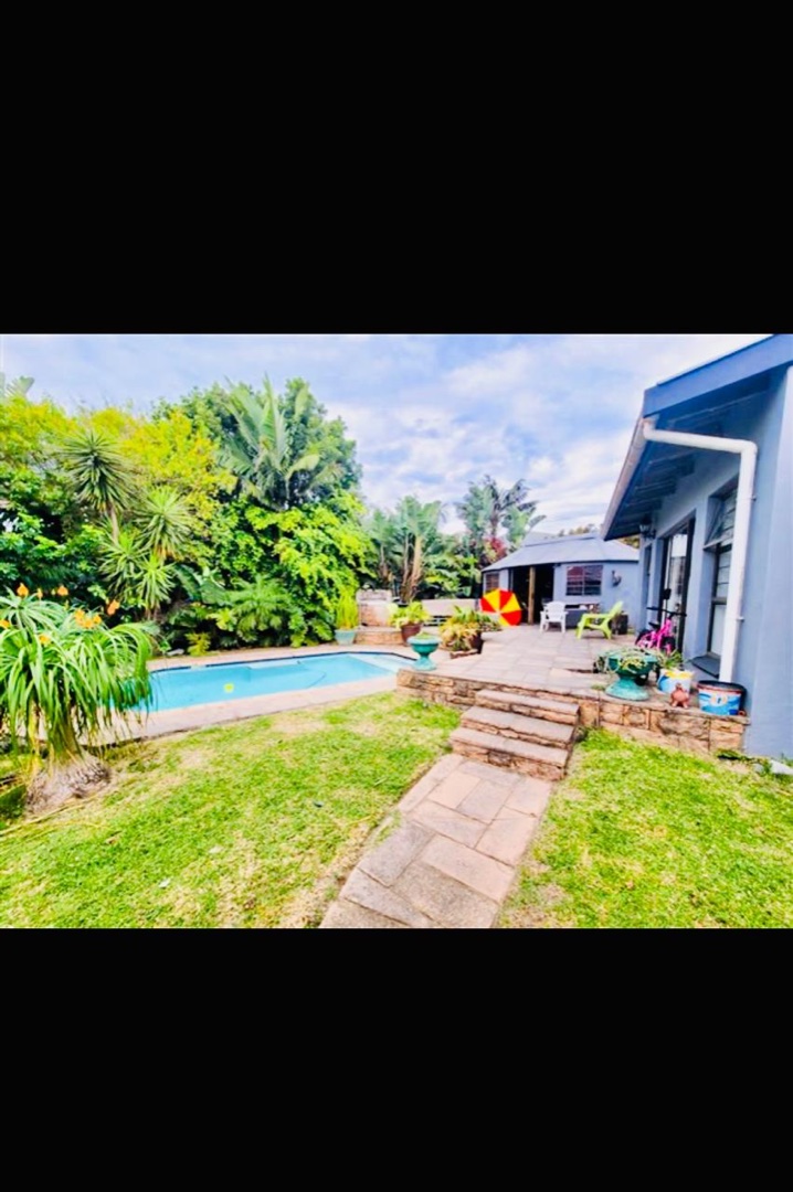 6 Bedroom Property for Sale in Gonubie Eastern Cape